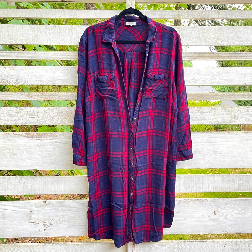 Maurice’s Soft flannel blue and red button down dress duster